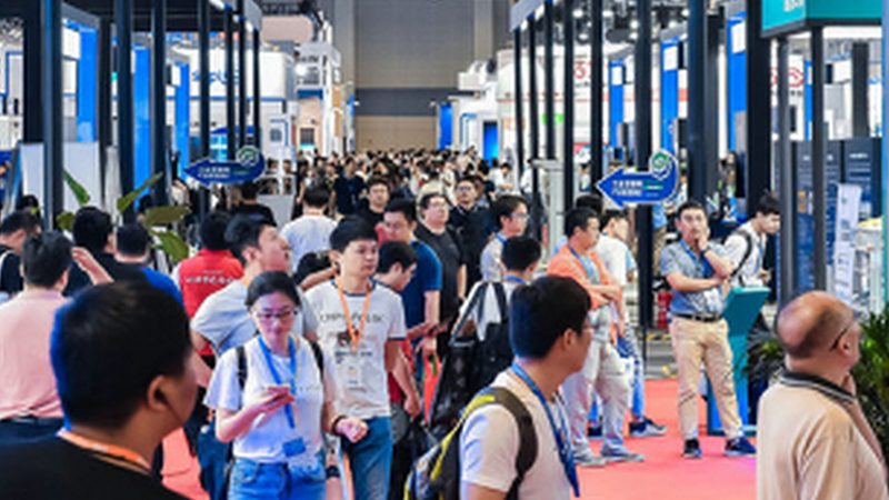 阳光房玻璃顶与彩钢顶：性能与美观的差异化考量